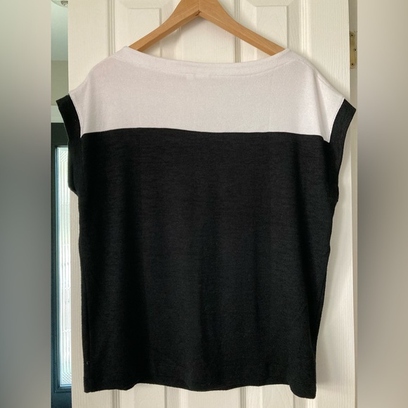 The Gap Soft Spun shirt. Excellent condition. Size M - Picture 2 of 4